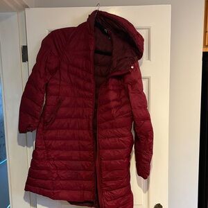 Lands’ End Women's Maroon Puffer Jacket, L